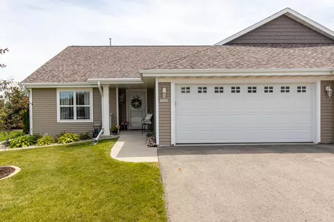 3296 Elk Ridge Dr, Oshkosh, WI 54904