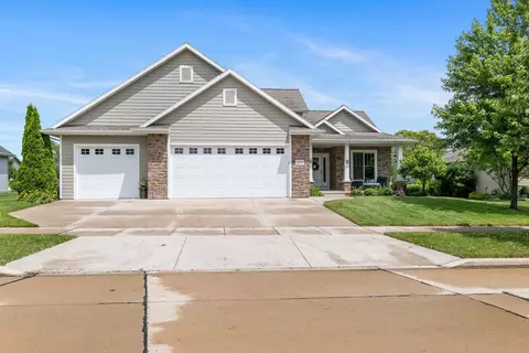 220 E Flintrock Dr, Appleton, WI 54913