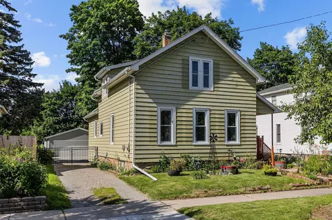 320 W 16th Ave, Oshkosh, WI 54902