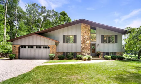 3353 Pine Forest Dr, Green Bay, WI 54313