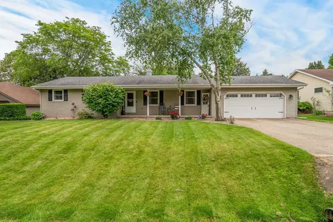 20 W Shoshone Dr, Appleton, WI 54911