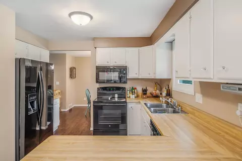 20 W Shoshone Dr, Appleton, WI 54911 photo 5