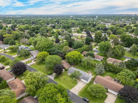 20 W Shoshone Dr, Appleton, WI 54911 photo 3