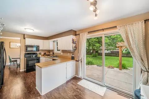 20 W Shoshone Dr, Appleton, WI 54911 photo 4