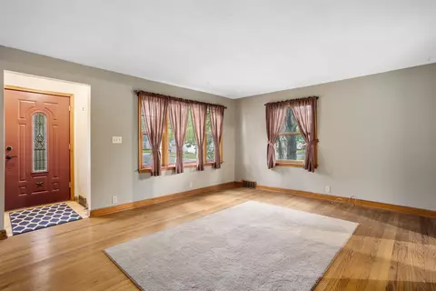 Living - 1610 W Spring St, Appleton, WI 54914 photo 2 of 3