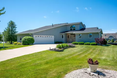 615 Vine Ct, Sturgeon Bay, WI 54235
