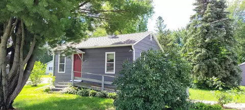 702 W Jennings St, New London, WI 54961