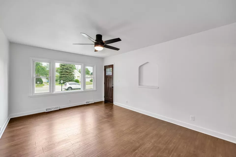  942 S Main St, Shawano, WI 54166 photo 5