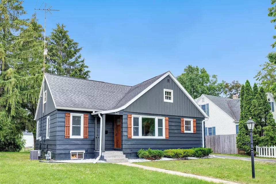  942 S Main St, Shawano, WI 54166 photo 1