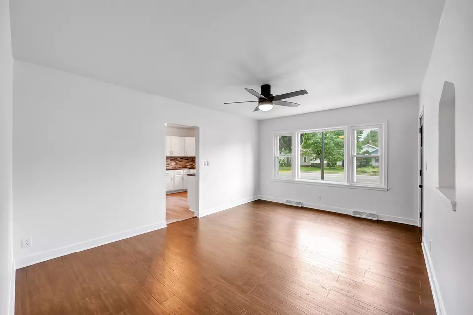  942 S Main St, Shawano, WI 54166 photo 6