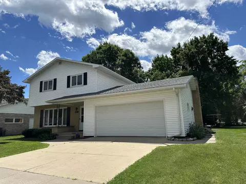 806 E Lieg Ave, Shawano, WI 54166