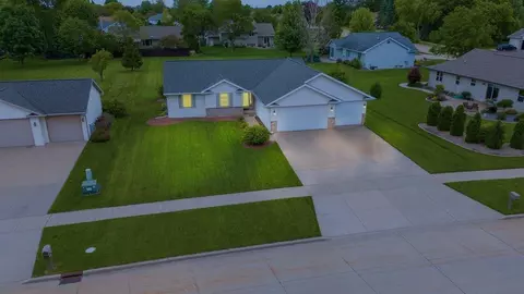 3198 Fieldcrest Dr, Kaukauna, WI 54130