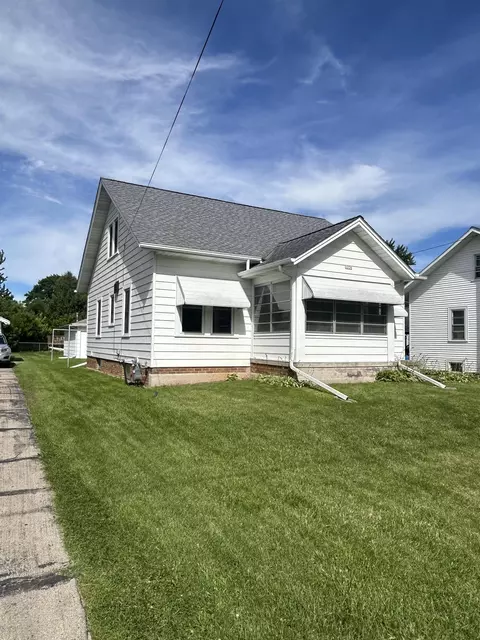 1236 Elmwood Ave, Oshkosh, WI 54901