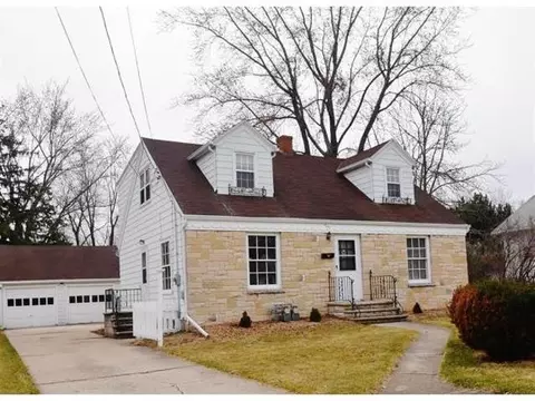 1242 Hastings St, Allouez, WI 54301