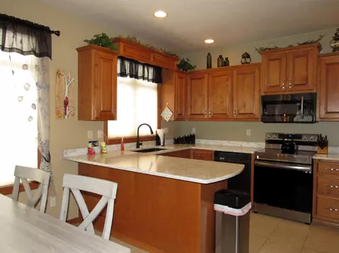 176 Golf Course Dr #12, Wrightstown, WI 54180 photo 4