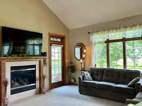 176 Golf Course Dr #12, Wrightstown, WI 54180 photo 2