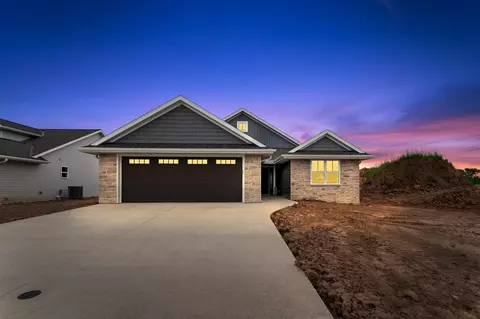 2569 Willow Ct, Green Bay, WI 54311