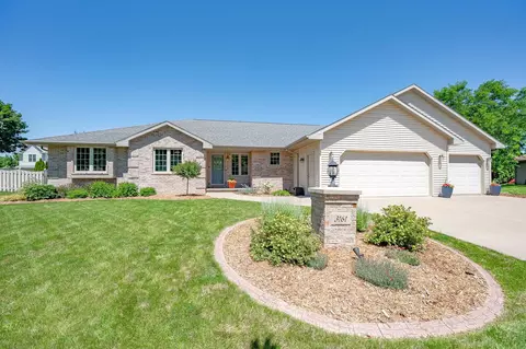 3161 Warm Springs Dr, Green Bay, WI 54311