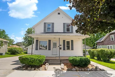 424 Vandenbroek St, Little Chute, WI 54140