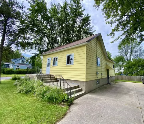 416 Cushman St, Marinette, WI 54143