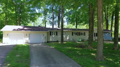 5762 Oak Orchard Rd, Abrams, WI 54101