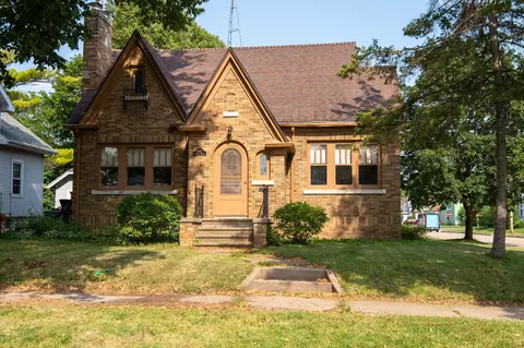 1502 Central St, Oshkosh, WI 54901
