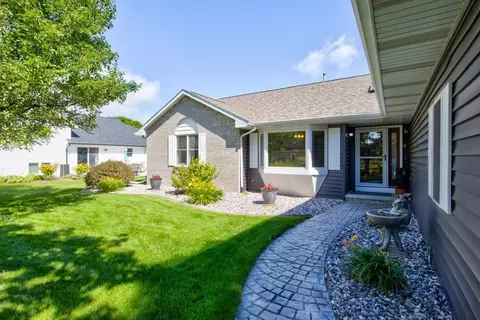2316 W Twin Willows Dr, Appleton, WI 54914 photo 2