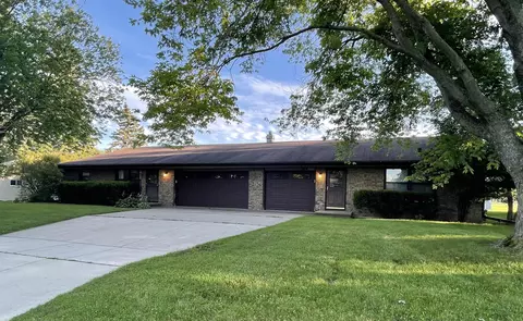 620 Sunrise Ln, Green Bay, WI 54301