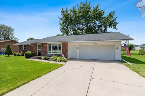1908 Mac Ln, Green Bay, WI 54311