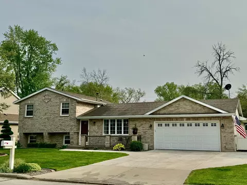 1313 Blue Ridge Dr, Green Bay, WI 54304