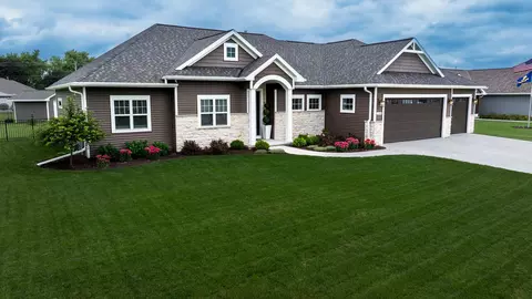 2148 Fox Point Cir, De Pere, WI 54115