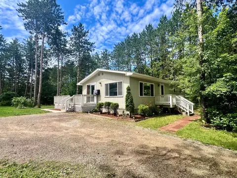 E1621 Parkview Way, Waupaca, WI 54981