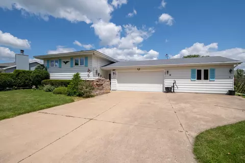 1260 Greenfield Trl, Oshkosh, WI 54904