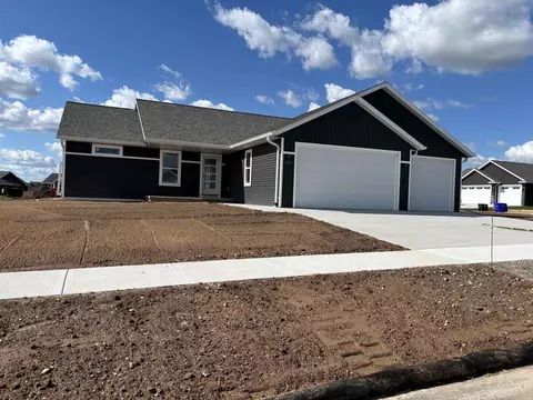 5779 N Acadia Dr, Appleton, WI 54913