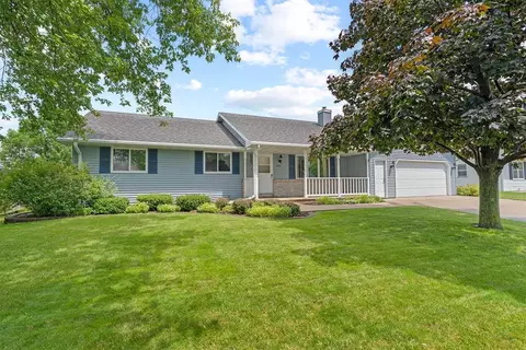 2090 Ridgecrest Ln, Menasha, WI 54952