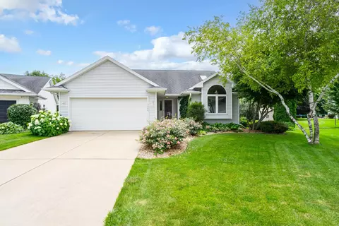 2088 E Baraboo Cir, De Pere, WI 54115