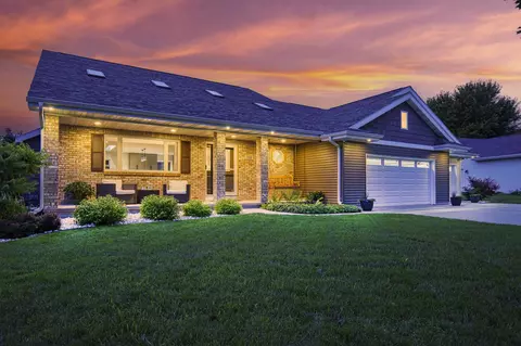 725 Applewood Dr, Kimberly, WI 54136
