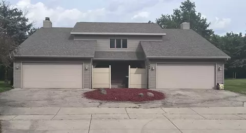 488 S Good Hope Rd, De Pere, WI 54115