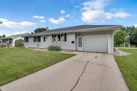 93 Fanna St, Fond Du Lac, WI 54935