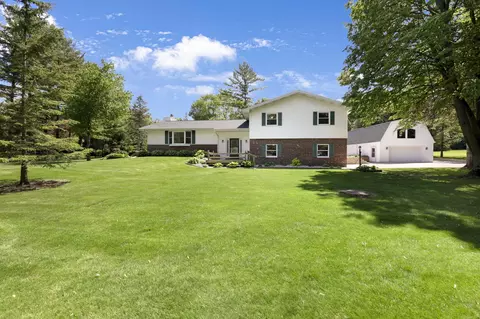 n2812 Alphorn Lane, Appleton, WI 54913 photo 2