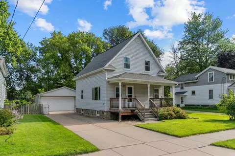 1038 W 5th St, Appleton, WI 54914