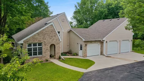 n1066 North Road, Hortonville, WI 54944