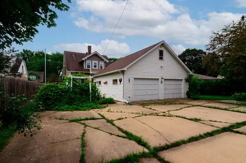 Exterior - 1130 W 8th St, Appleton, WI 54914 photo 4 of 7