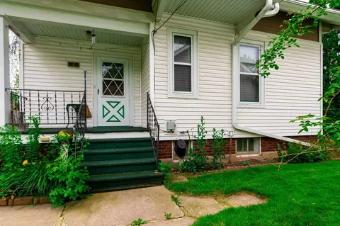 Exterior - 1130 W 8th St, Appleton, WI 54914 photo 5 of 7