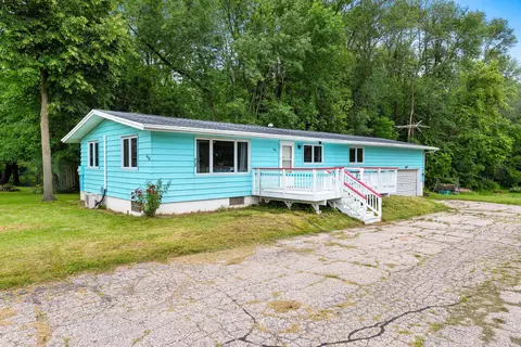408 Bonduel St, Cecil, WI 54111
