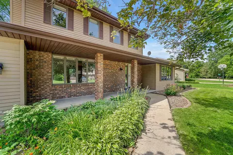 2401 W Cortland Dr, Appleton, WI 54914 photo 2