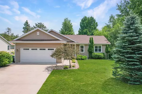 2804 20th St, Menominee, MI 49858