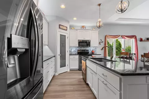 1572 Stanton Cir, Appleton, WI 54915 photo 6