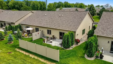 1572 Stanton Cir, Appleton, WI 54915 photo 2