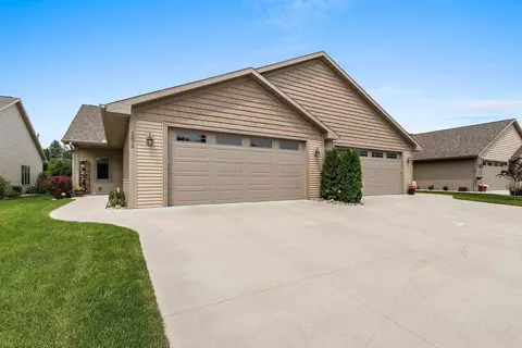 1572 Stanton Cir, Appleton, WI 54915